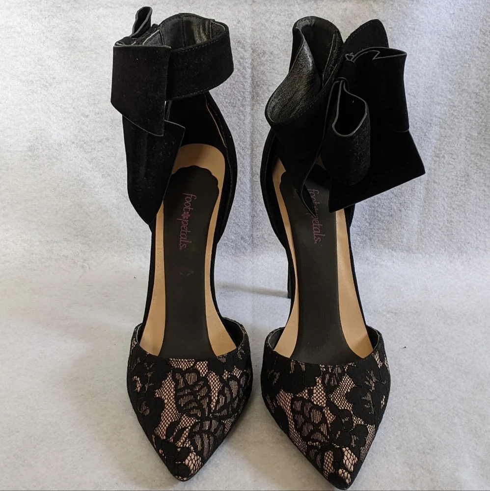 Shoe Dazzle throw cocktail